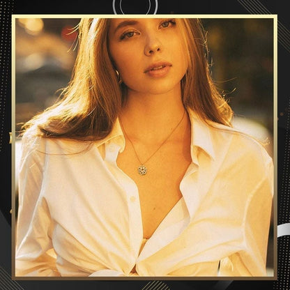 Collier en forme de cœur à quatre feuilles