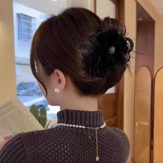 Cadeau créatif - Barrette à cheveux en peluche avec filet à plumes