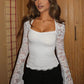 T-shirt uni pour femme avec dentelle florale, volants fendus et manches transparentes