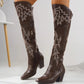 Bottes de cow-boy montant jusqu'aux genoux