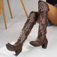 Bottes de cow-boy montant jusqu'aux genoux